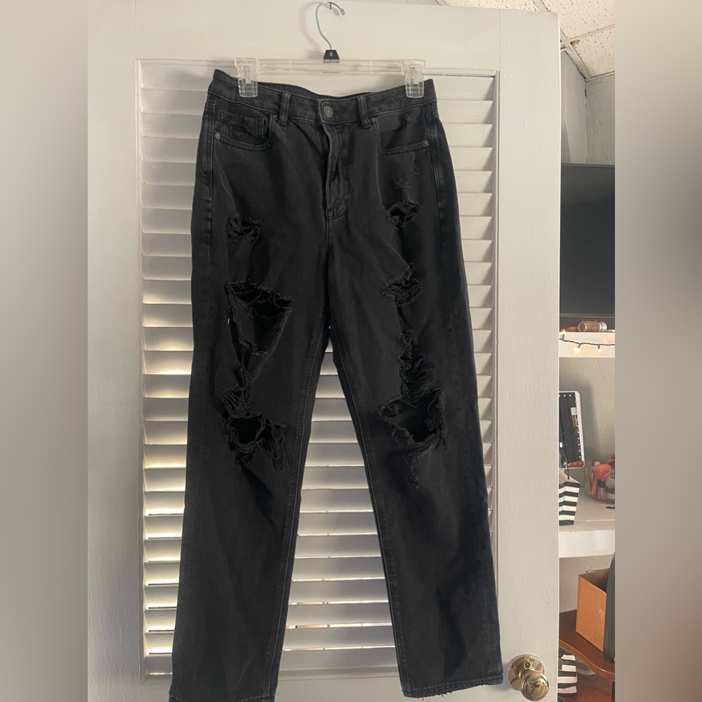 AE RIPPED JEANS